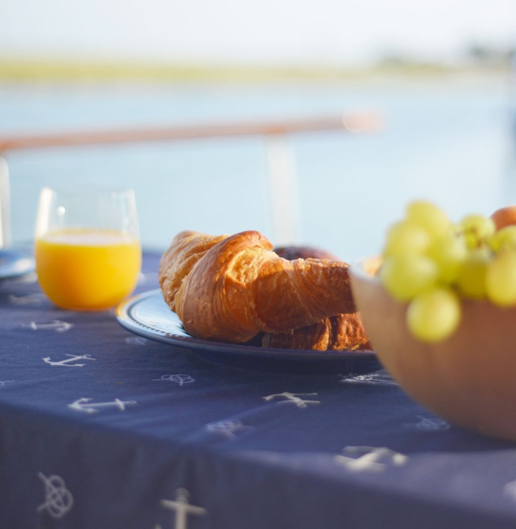  Breakfast on board